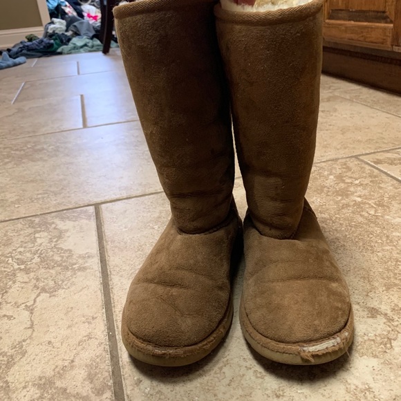 Ugg Tall Boot - Picture 3 of 4